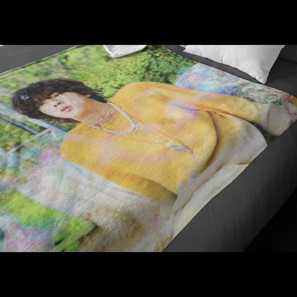 방탄소년단 BTS JIN Astronaut Yellow Blanket